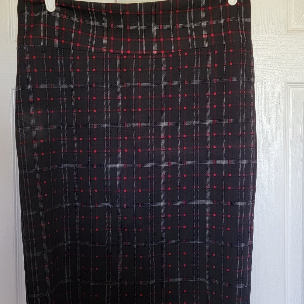 LulaRoe 2XL Cassie Skirt - Black & White Plaid w/ Red Accent